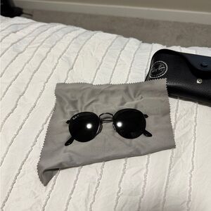 Ray-Ban Black Round Sunglasses